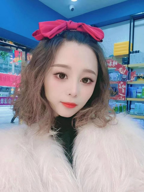 不容错过的肤白貌美少妇